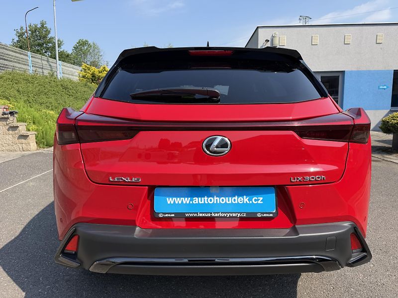 Lexus UX 300h F SPORT automat. navigace - fotka 6 z 25