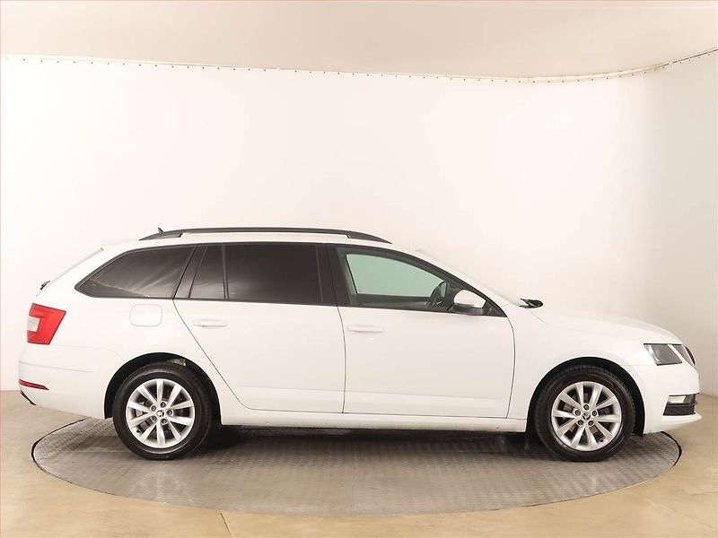 Škoda Octavia (2018) 1.6 TDI, Automat, Navi - fotka 6 z 18