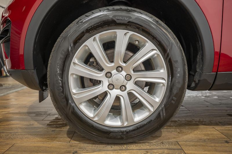 Land Rover Discovery (2016) Sport HSE 2.0 132 kW - fotka 37 z 40