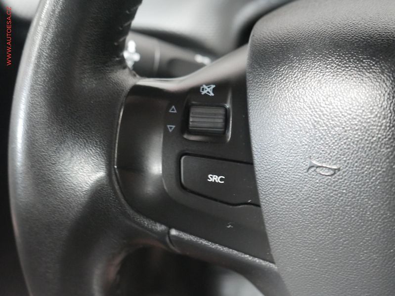 Peugeot 2008 (2014) 1.6 HDI, ČR, servis.kniha, AC - fotka 14 z 19