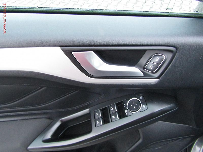 Ford Focus (2019) 1.0 EB, 1.maj,ČR, AT, navi - fotka 11 z 21