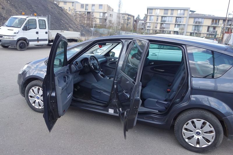 Ford S-MAX 2,0TDCi 96kW .Zachovalý ! - fotka 19 z 19