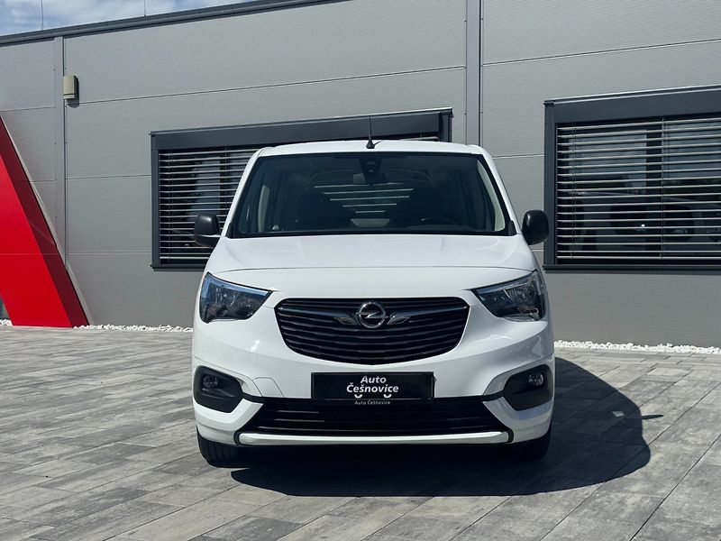 Opel Combo (2021) 1,2i 81 KW 7Míst L2 - fotka 2 z 30