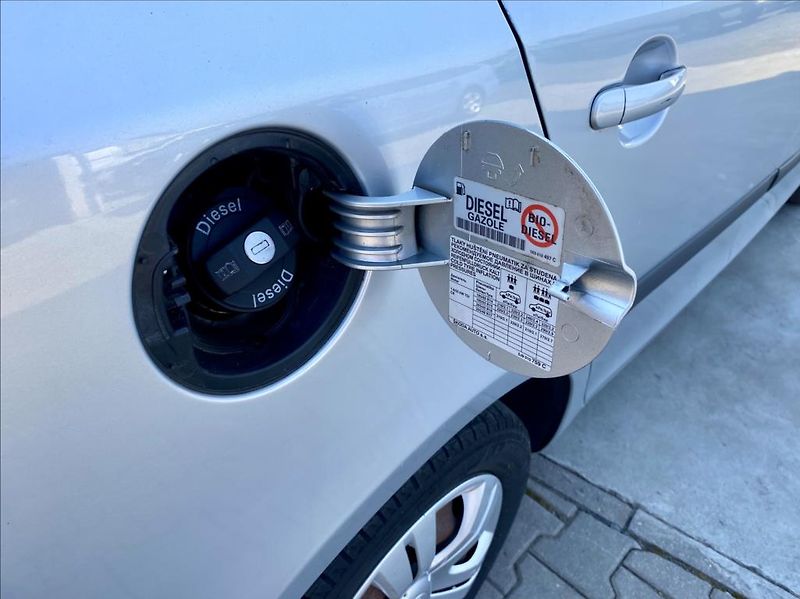 Škoda Fabia 1,6 TDI CR 55kW Active Combi - fotka 38 z 38