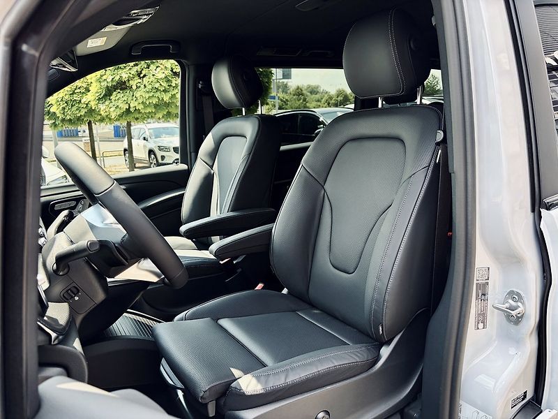 Mercedes-Benz Třídy V (2026) 300d EXCLUSIVE AMG 4M L - fotka 22 z 35
