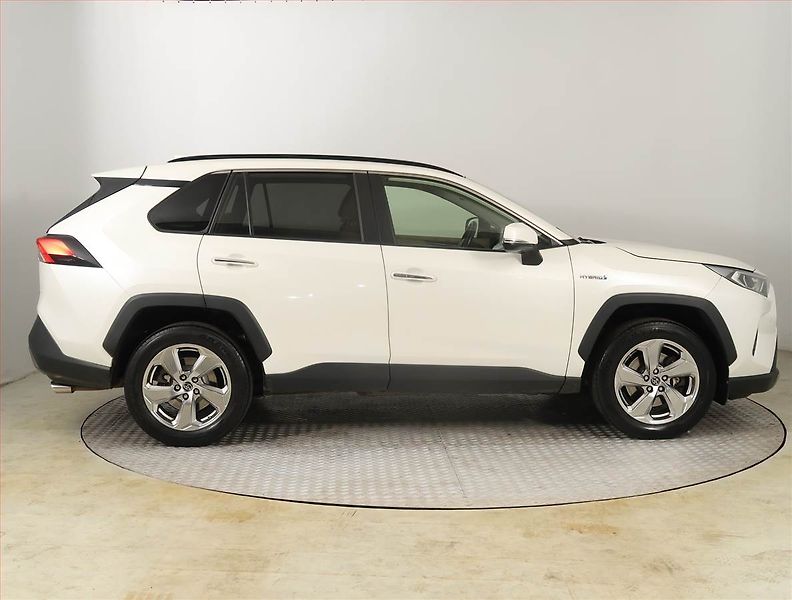 Toyota RAV4 (2019) 2.5 Hybrid - fotka 6 z 28