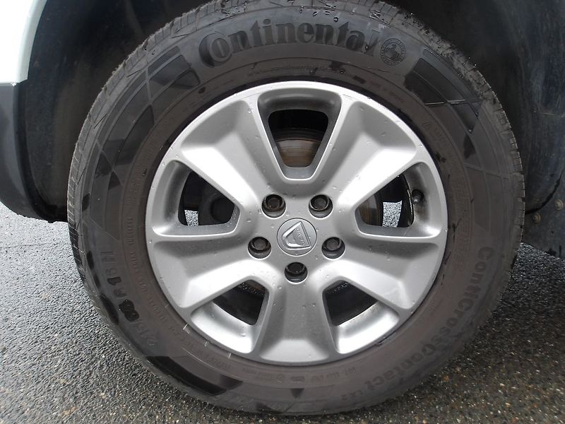 Dacia Duster 1,6i ČR ! 1.MAJITEL ! - fotka 16 z 29