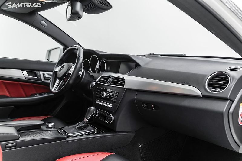 Mercedes-Benz Třídy C 63AMG Coupe*krásný stav*Servis - fotka 16 z 50
