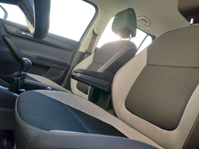 Škoda Fabia (2015) Ambition 1,0 Tsi 81 Kw - fotka 16 z 28