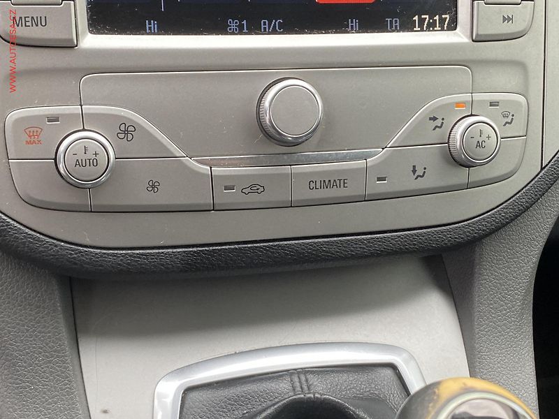 Ford Kuga (2011) 2.0 TDCi, Titanium, bixen - fotka 15 z 18