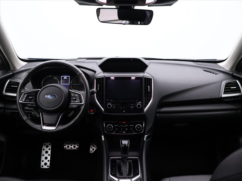 Subaru Forester 2,0 e-BOXER CVT Executive CZ - fotka 19 z 26