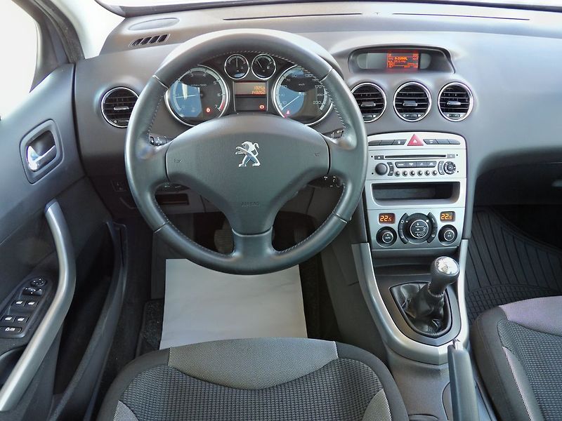 Peugeot 308 SW 1.6VTi 88kW AutoAC Serviska - fotka 7 z 33
