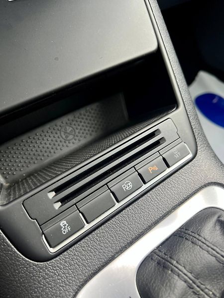 Volkswagen Tiguan (2010) DSG R-LINE VÝBAVA NIZKY NAJEZD - fotka 29 z 35