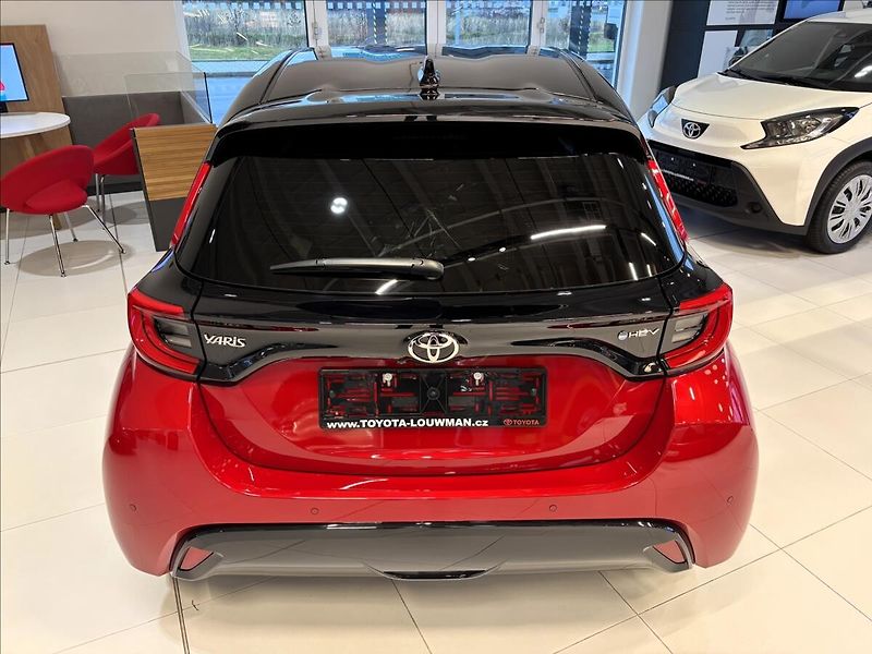 Toyota Yaris 1,5   Executive HEV 130 CVT - fotka 6 z 9