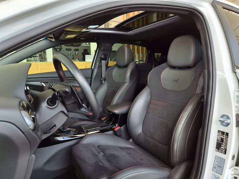 Hyundai i30 1.5 T-GDI/103kW N-Line DCT - P - fotka 16 z 38