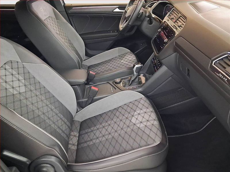 Volkswagen Tiguan (2024) 2.0 TSI - fotka 9 z 22