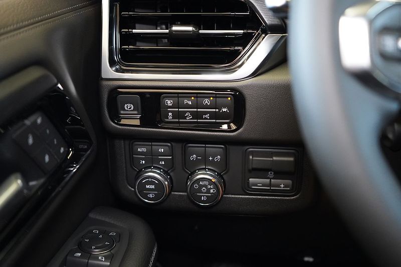 GMC Yukon (2026) Denali 6.2 V8 - fotka 34 z 59
