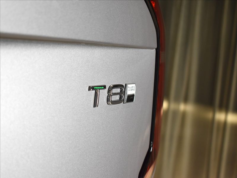 Volvo XC90 (2026) 2,0 T8  Plus Dark - fotka 4 z 35