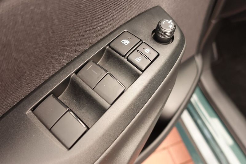 Toyota Yaris 1,5 HEV Style - fotka 10 z 32