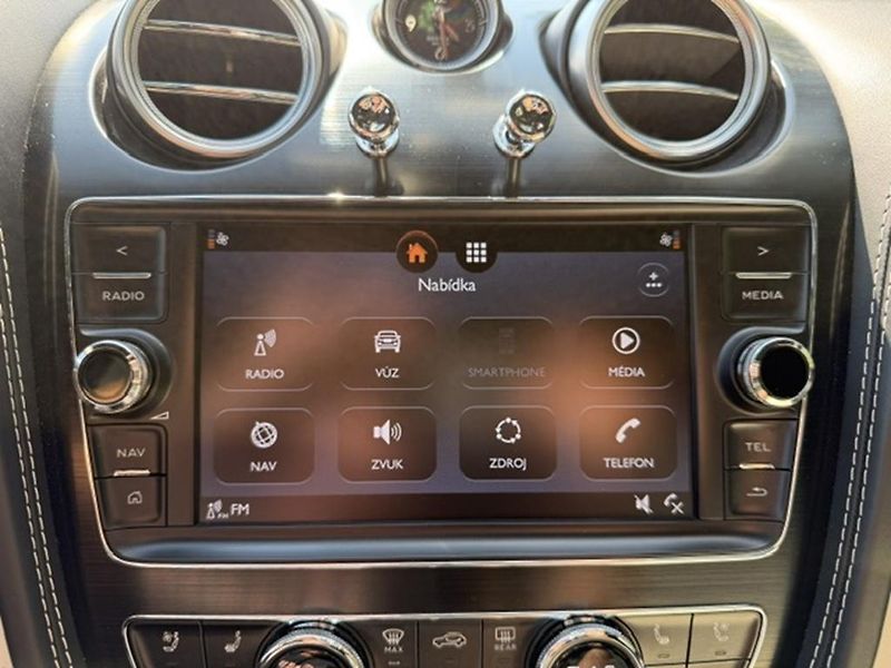 Bentley Bentayga 6,0 V12 4WD,head-up, TOP STAV - fotka 39 z 49