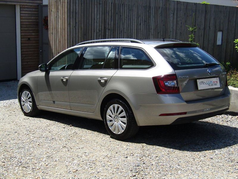 Škoda Octavia (2019) 1.0 TSI 85kW - fotka 11 z 41