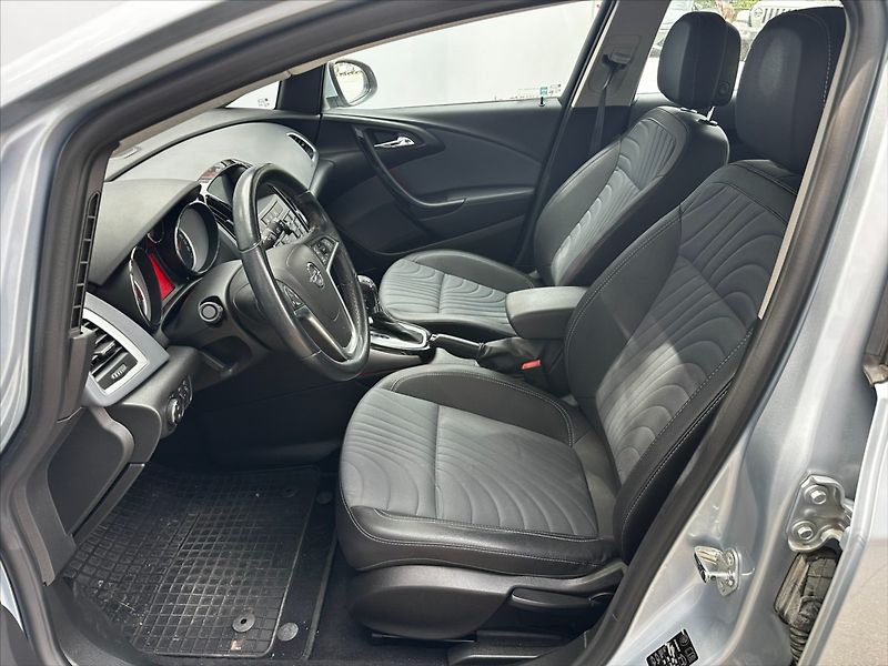 Opel Astra 1,4 103 kW TURBO automat, CZ - fotka 9 z 36