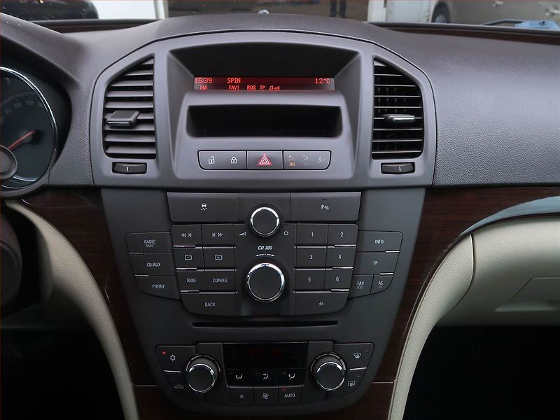 Opel Insignia (2010) 1.6 Turbo, Tempomat - fotka 12 z 13