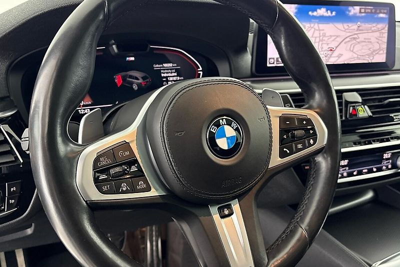 BMW Řada 5 530d xDrive - fotka 25 z 29