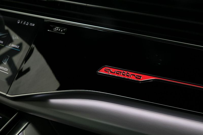 Audi Q7 3.0TDI 210kW S-Line 7míst Weba - fotka 22 z 42