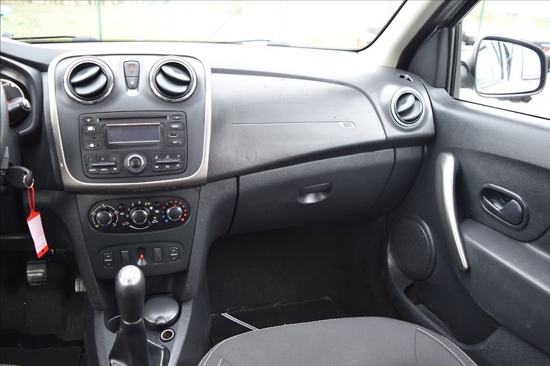 Dacia Sandero 1,2 i 55KW PO SERVISE - fotka 26 z 39
