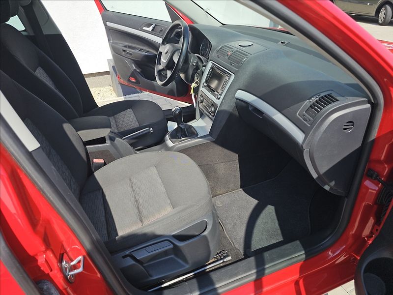Škoda Octavia II 1,4TSi 90KW Ambition - fotka 31 z 43