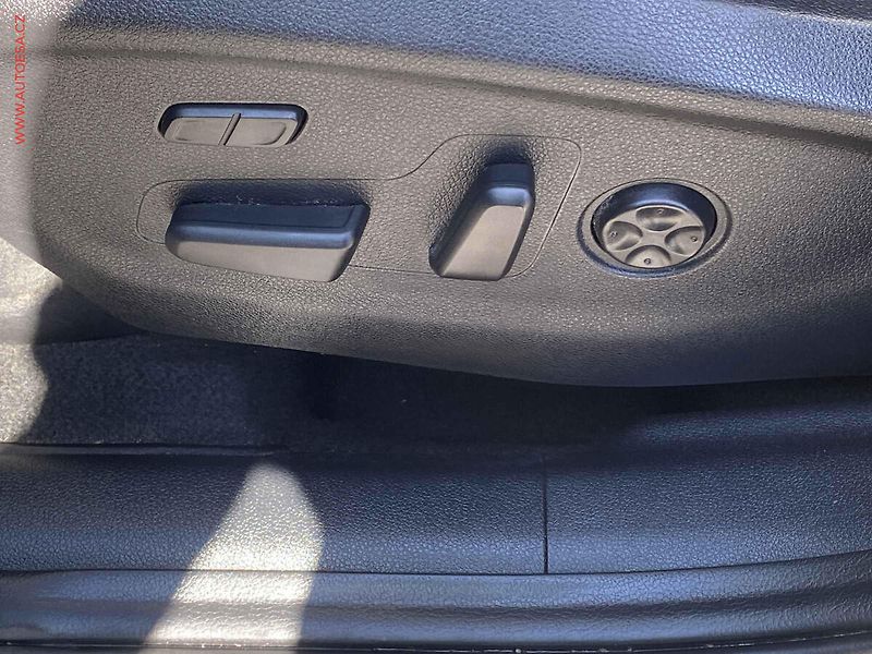 Kia Sorento (2018) 2.2 CRDi 4x4, Platinum, AT - fotka 13 z 22