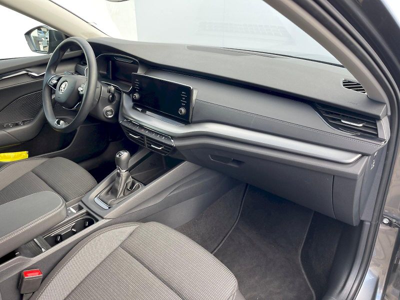 Škoda Octavia (2023) Combi 1,5 TSI / 110 kW Ambitio - fotka 19 z 30