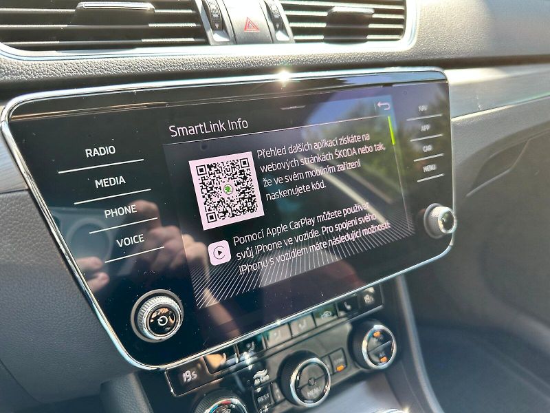 Škoda Superb (2021) 1.5 TSI 110kW ACT Style Combi - fotka 19 z 26