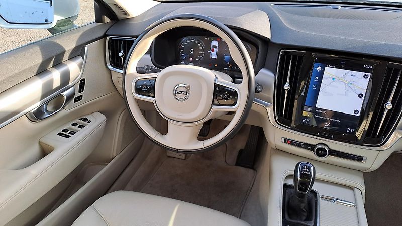 Volvo V90 2.0 D3 Break NAVI Bílá kůže - fotka 18 z 30