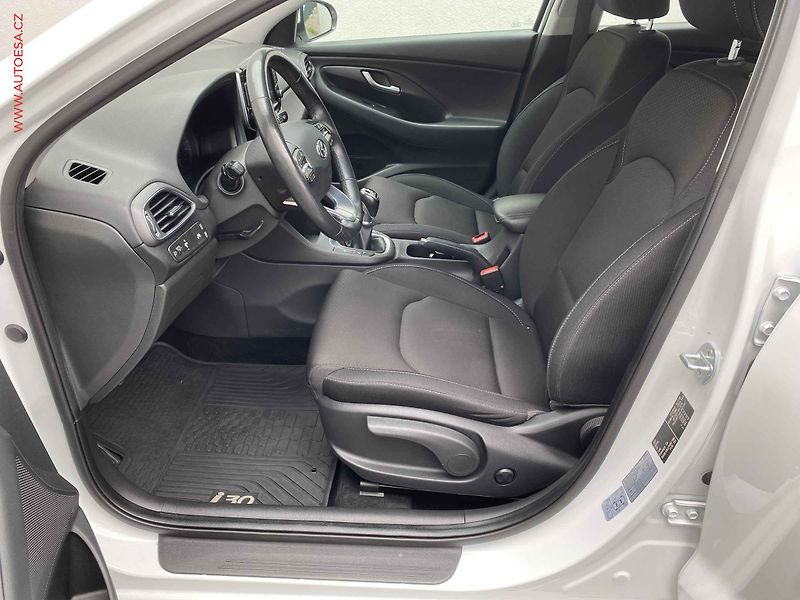 Hyundai i30 (2020) 1.4 T-GDi FastBack, 1.maj,ČR - fotka 9 z 19