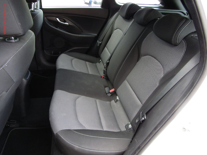 Hyundai i30 (2017) 1.6CRDi, ČR, servis.kniha, AC - fotka 10 z 19