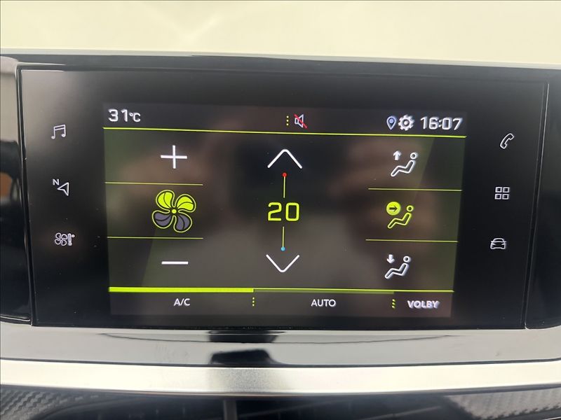 Peugeot 2008 1,2 DPH VÝHŘEV ALLURE+ 1MAJ ČR - fotka 17 z 42