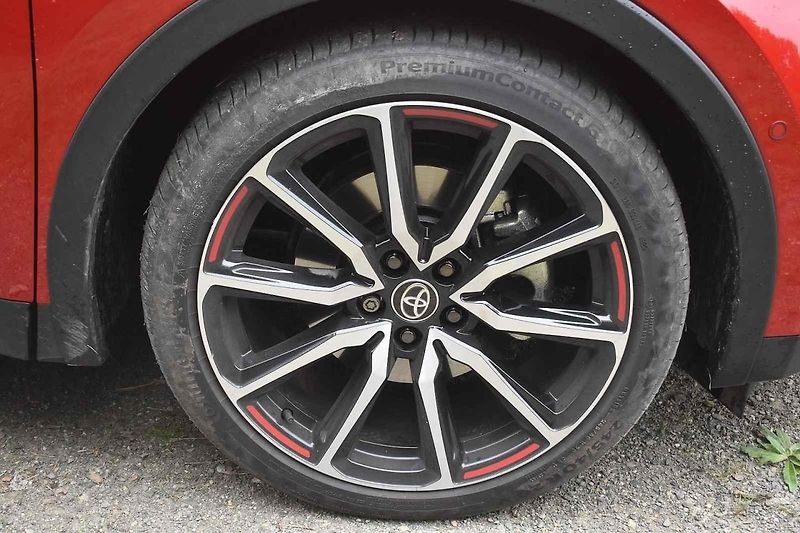 Toyota C-HR ve druhé generaci je opravdu pohledný vůz