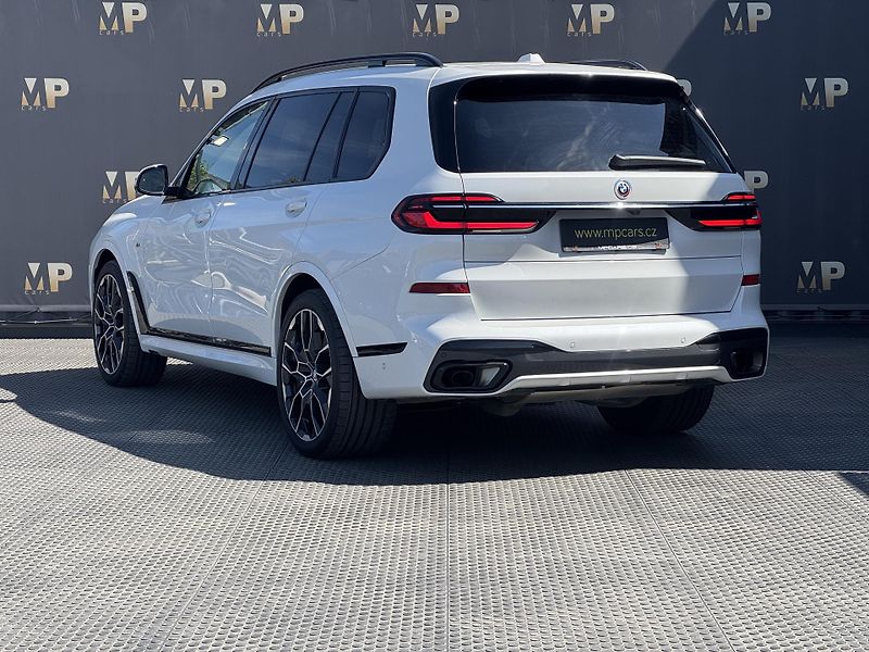 BMW X7 (2022) 40d 250kw M-Packet - fotka 9 z 60