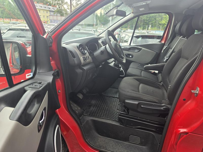 Renault Trafic 1.6 dci 125 Long 9.mist tz - fotka 17 z 19