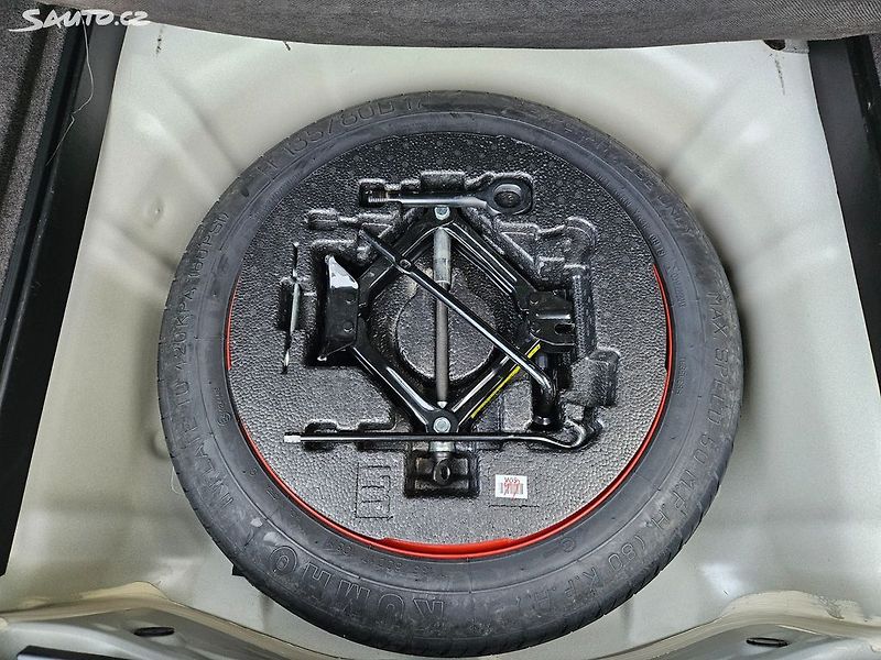 Hyundai i40 100kW VÝHŘEV KAMER DPH - fotka 43 z 44