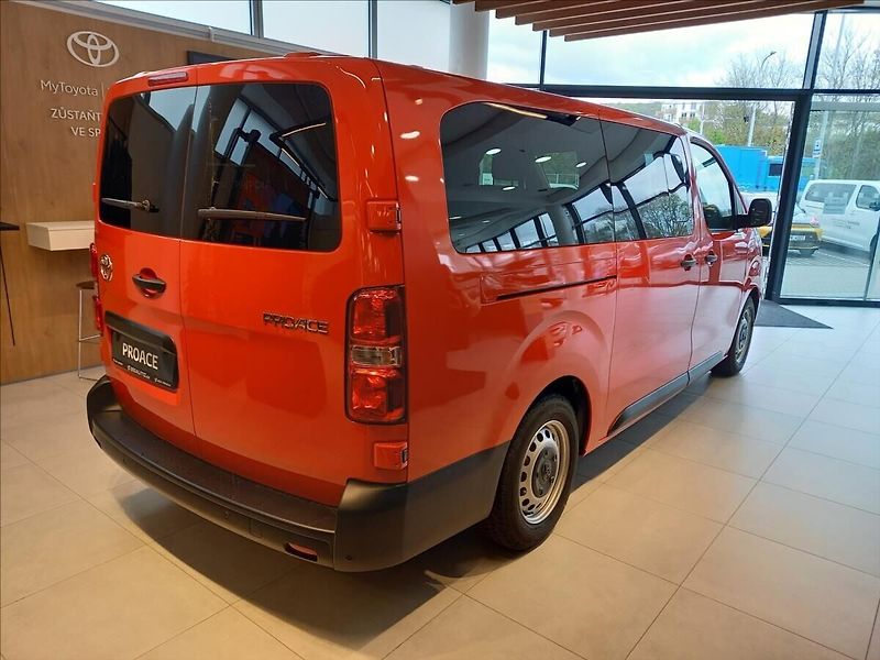 Toyota ProAce Verso 2,0 L2 Combi 2,0D 144k MT6 8S - fotka 4 z 14