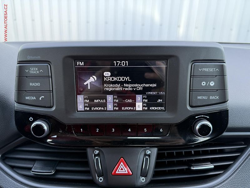 Hyundai i30 (2019) 1.6CRDi, ČR, AC, park.asist - fotka 13 z 16