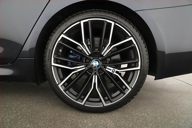 BMW Řada 5 (2022) M Sport 530d xDrive - fotka 21 z 21