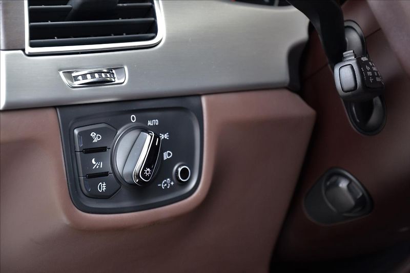 Audi A8 4.2 TDI/V8/Design-Selection/CZ - fotka 16 z 49
