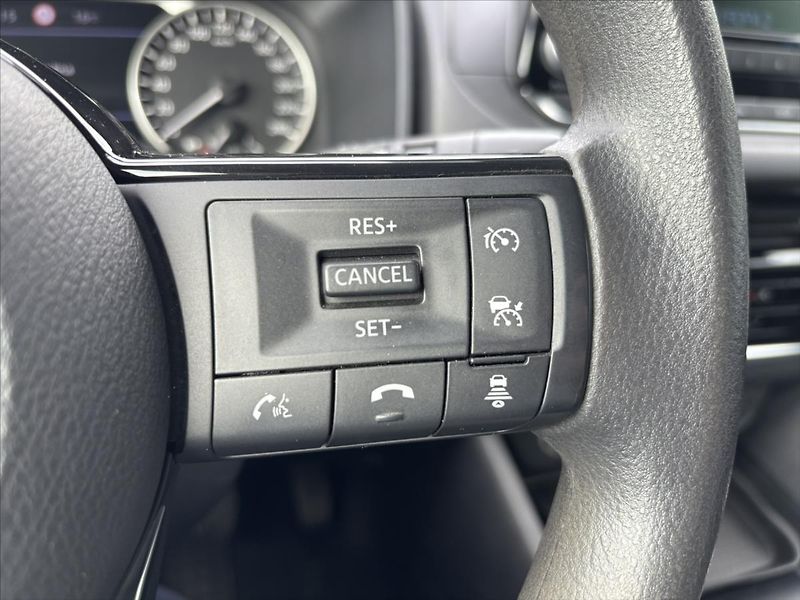 Nissan Qashqai 1,3 DIG-T Visia PLNÝ SERVIS - fotka 28 z 39