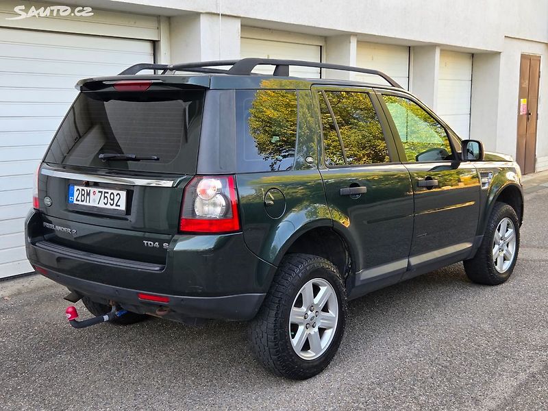 Land Rover Freelander (2012) 2.2 TD4 4x4 Manuál Tažné 2t. - fotka 7 z 29