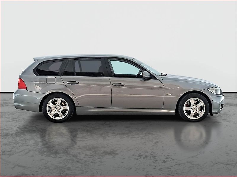 BMW Řada 3 (2010) 318 d, Tempomat, Park. senzory - fotka 6 z 15