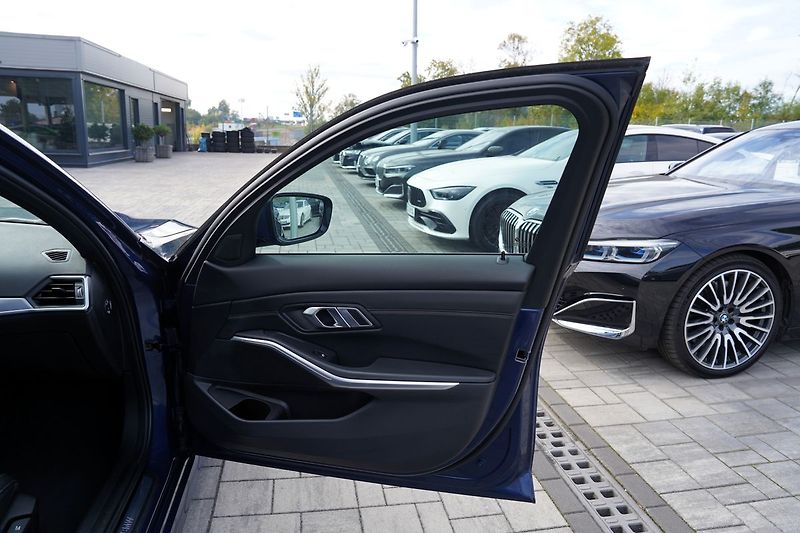 BMW Řada 3 320d xDrive/Lasery/kůže/1.maj. - fotka 17 z 40